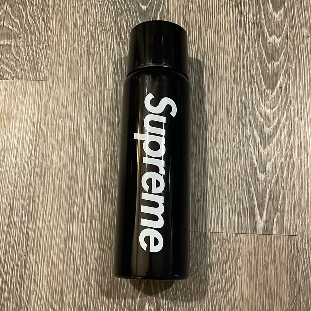Supreme x SIGG Insulated 0.75L Bottle